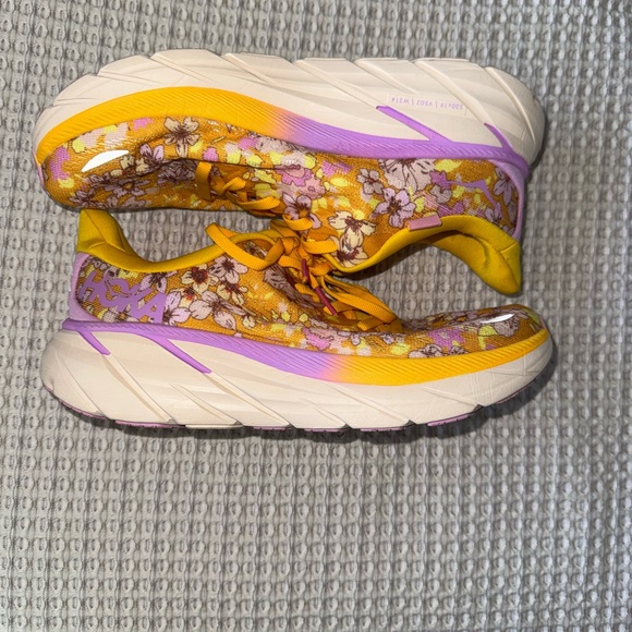 Hoka x Free People Movement Clifton 8 - Picture 2 of 9